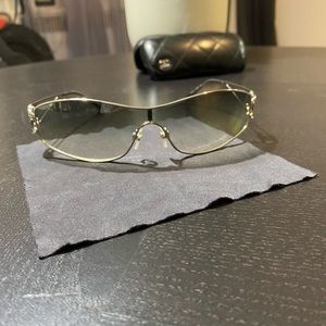 Chanel CC Logo Swarovski Crystal sunglasses (Style 4073-b) (Vintage)